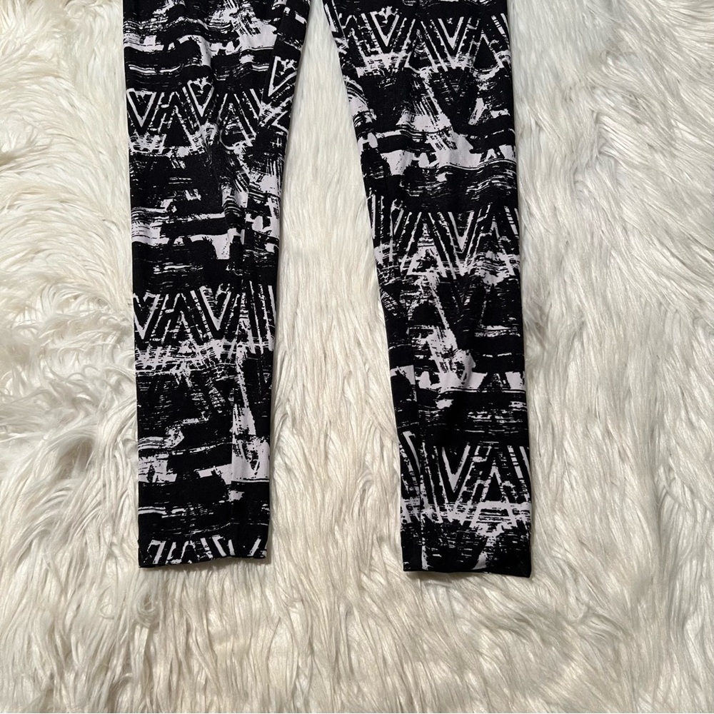 No Boundaries Leggings Black White Geo Print M 7-9 - Picture 2 of 8